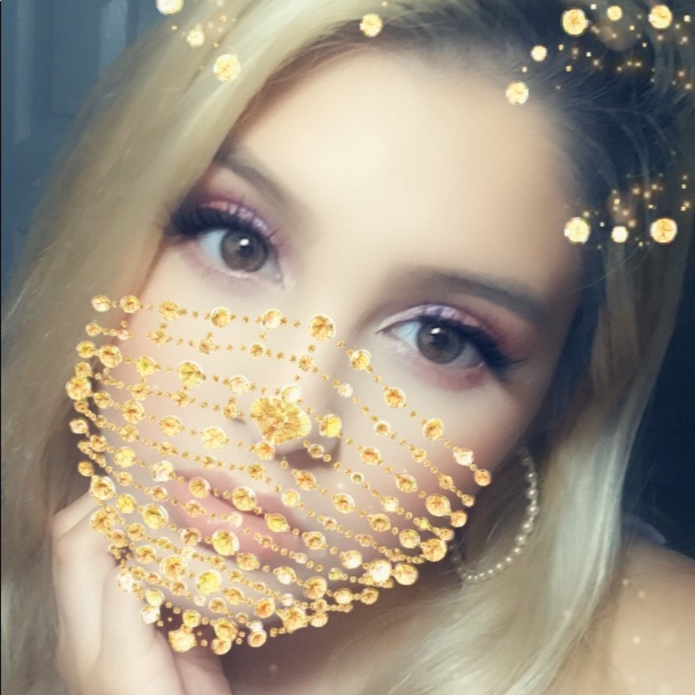 Meet your Posher, Adriana